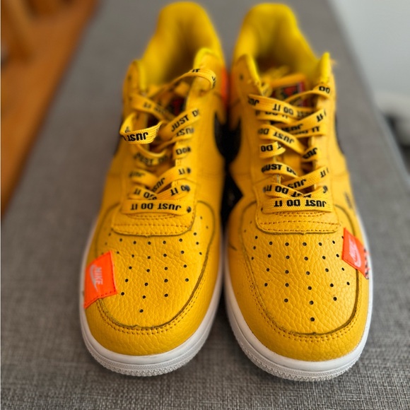 Nike Airforce 1 - Picture 2 of 4